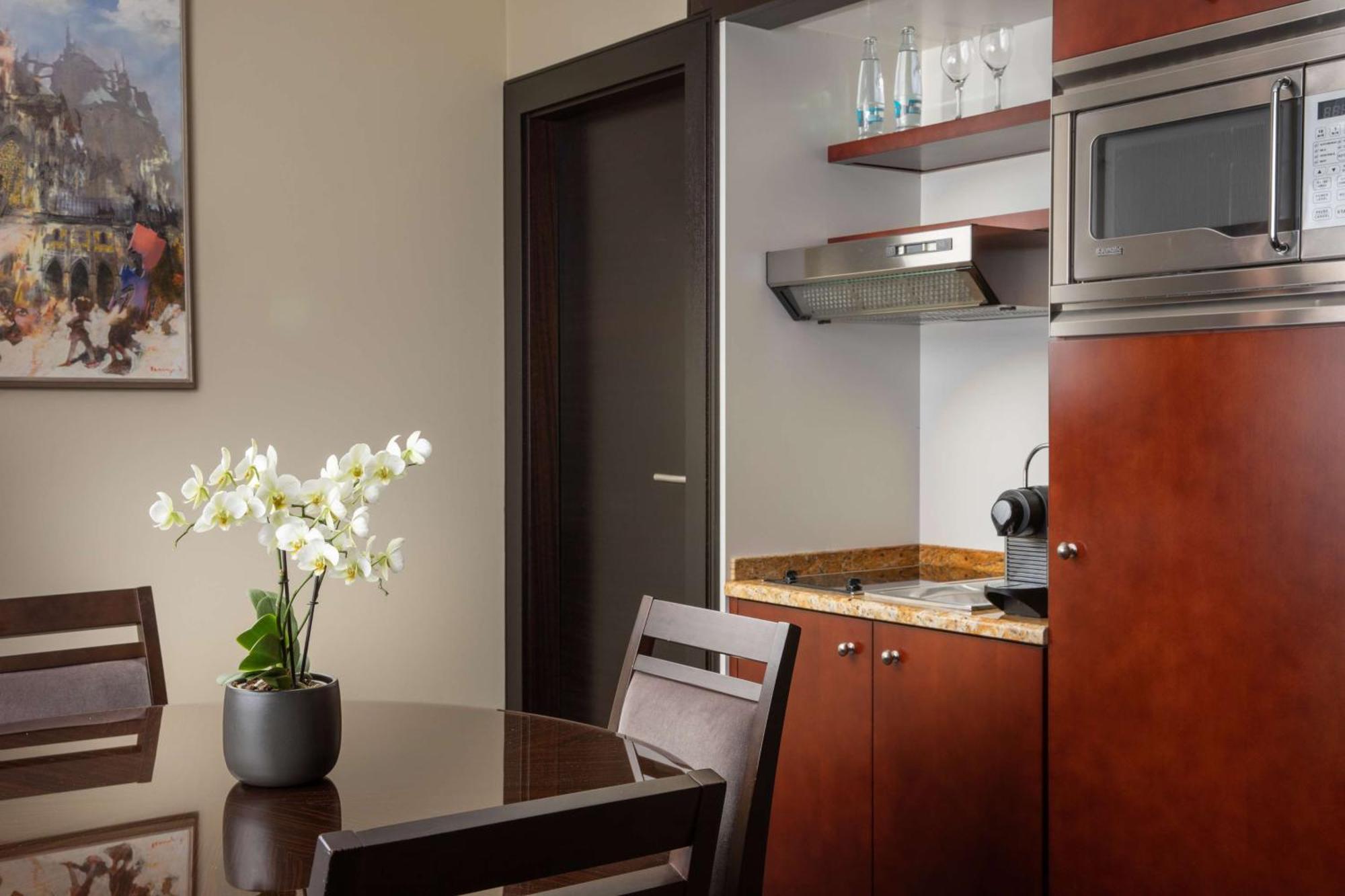 מלון Hilton Old Town 5*