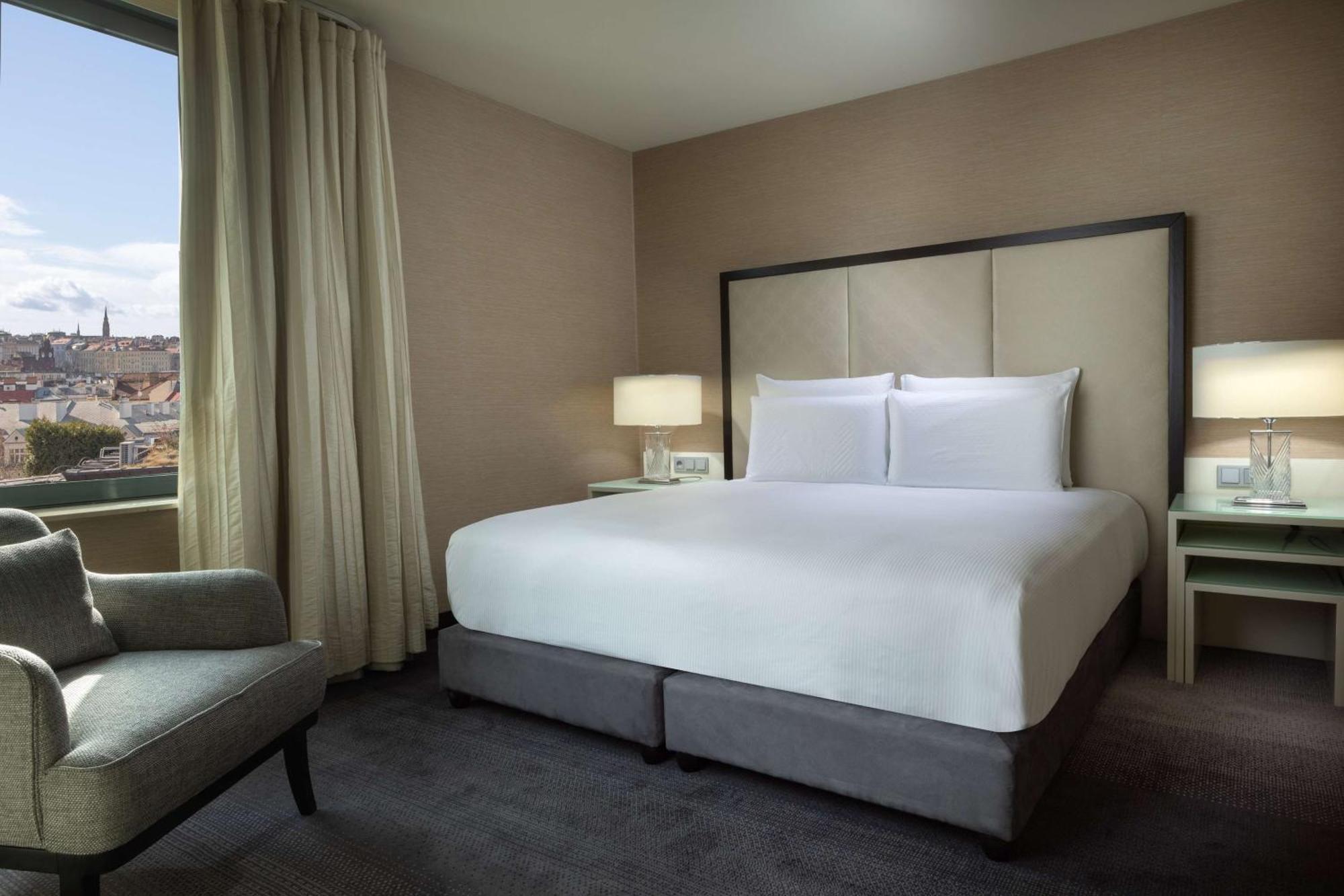 Hilton Old Town 5* פראג