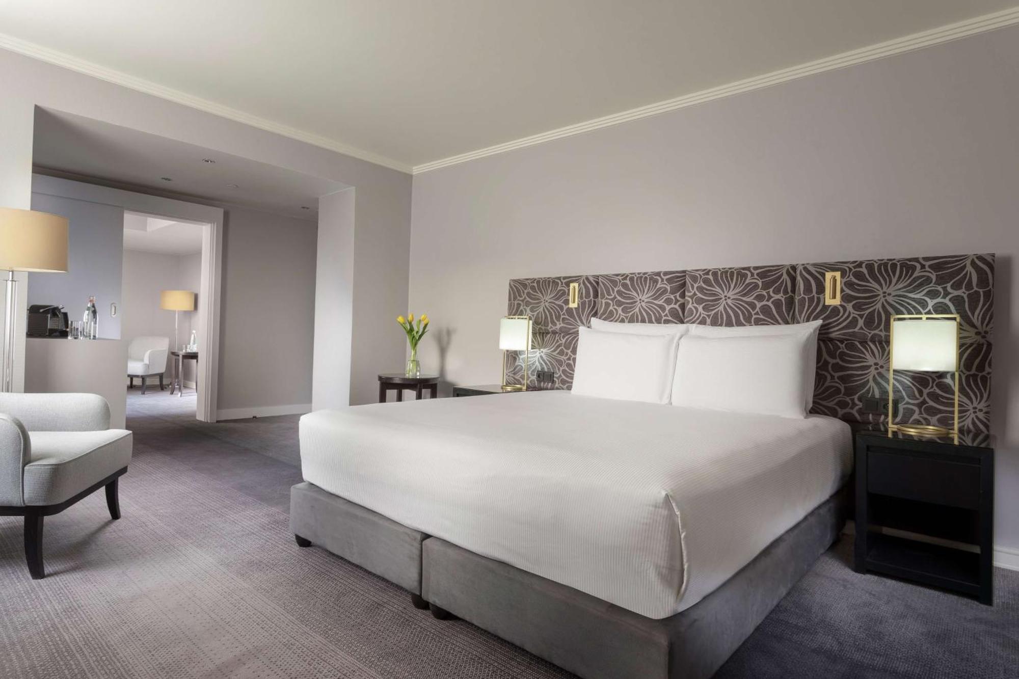 Hilton Old Town מלון