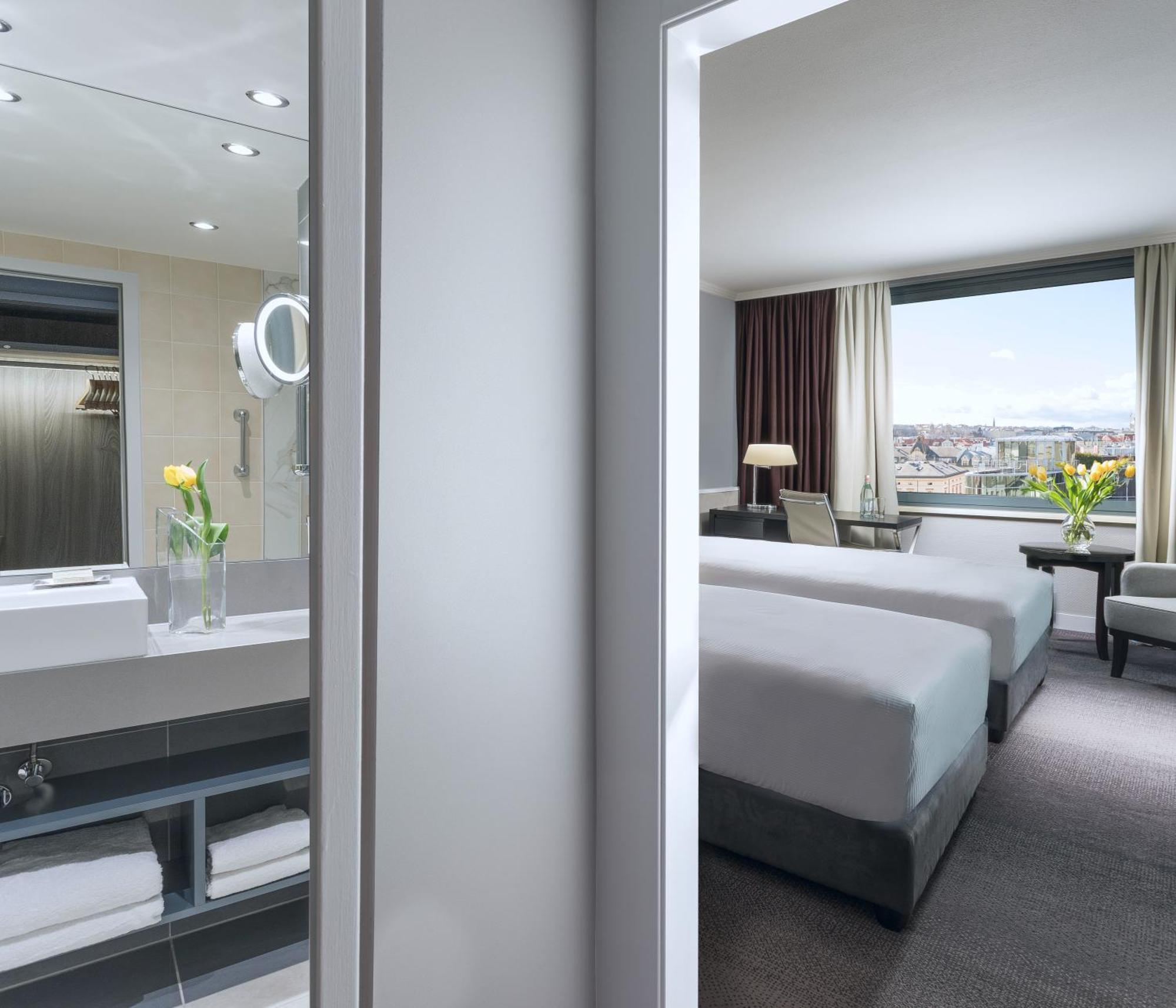 Hilton Old Town מלון 5*